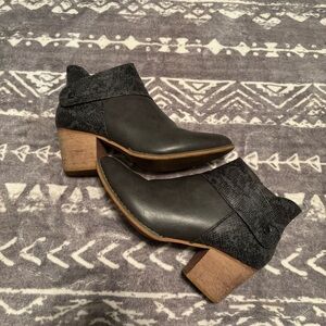 Snakeskin Gray Ankle Boots